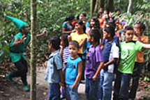 「森の劇」にも参加した子供たち。